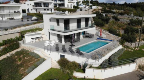 Korala - Luxe villa met 4 dubbele kamers en privé zwembad
